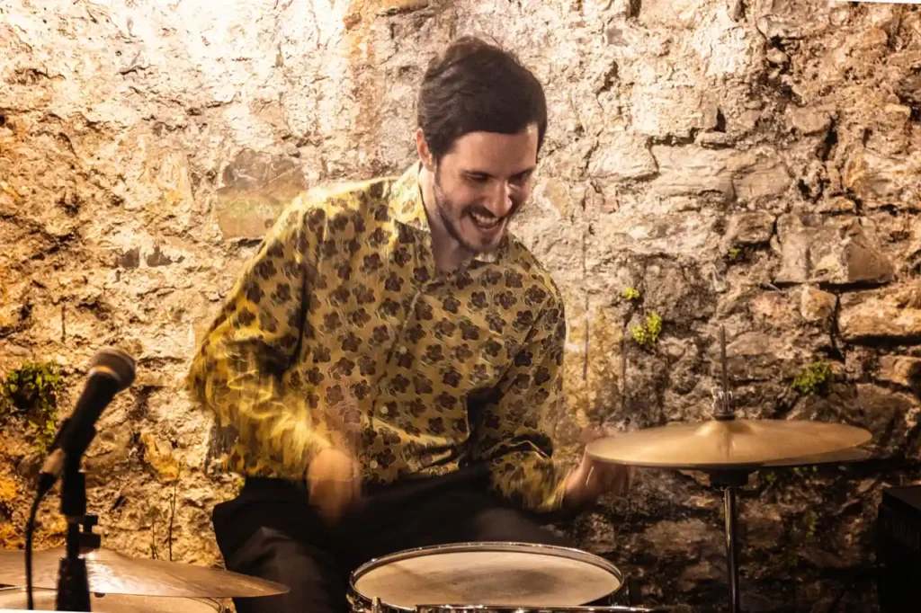 Un evento ancora più grande: Fosdinovo si prepara allo Street Festival 2025 Artista in scena al Fosdinovo Street Festival