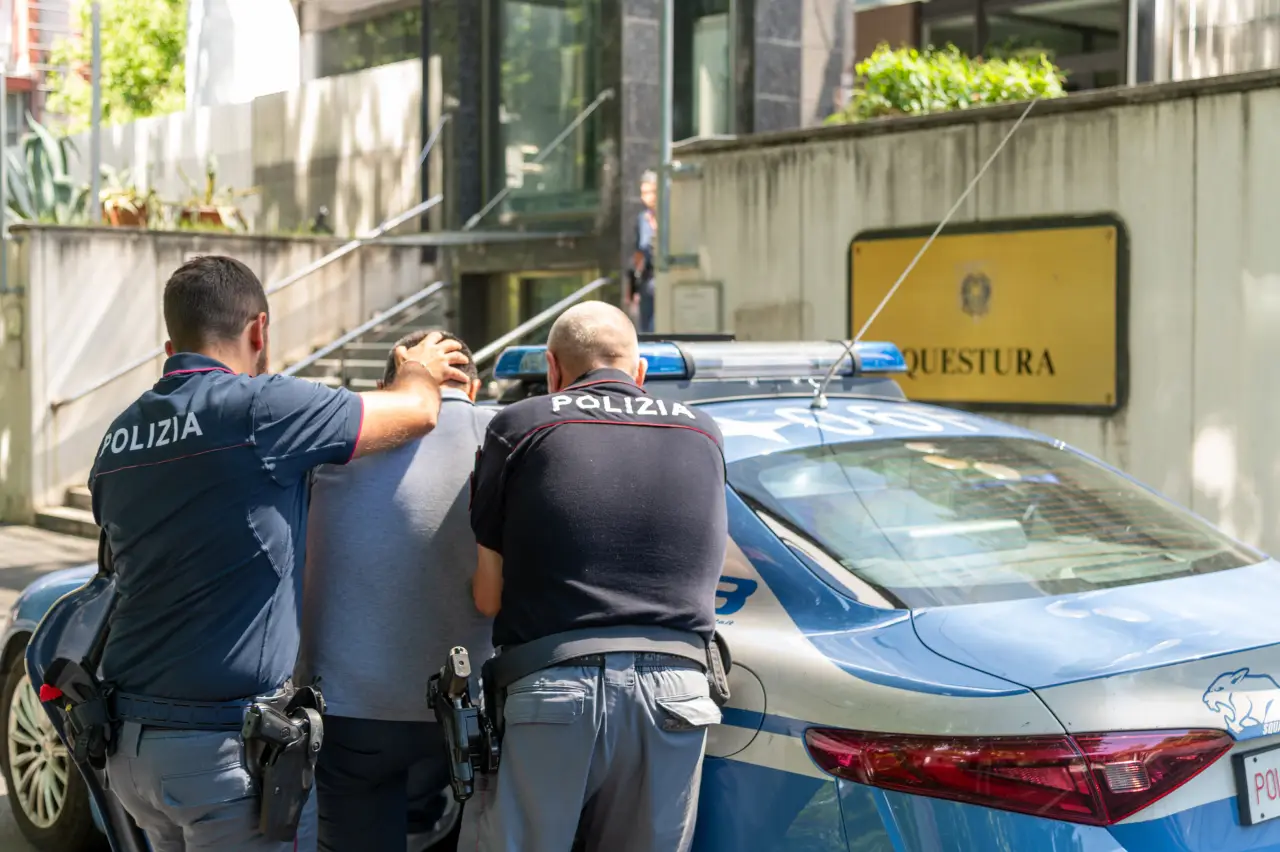 Trafficante di esseri umani arrestato dalla Polizia di Spezia - La Spezia