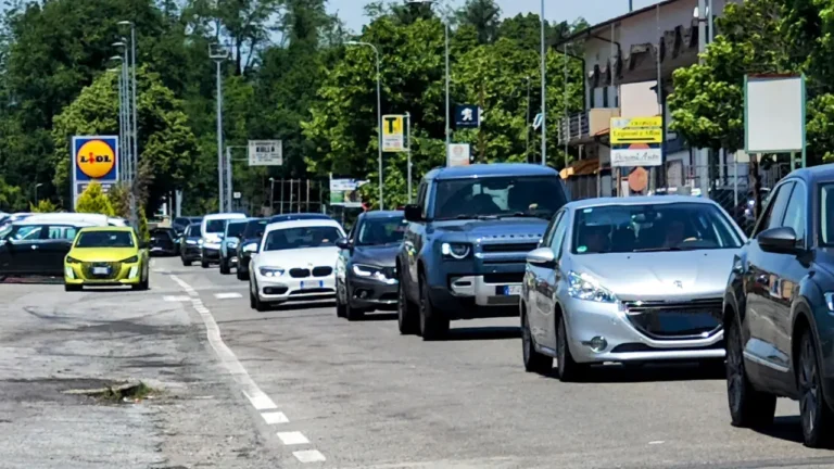 ingorgo all'uscita dell'autostrada di Aulla