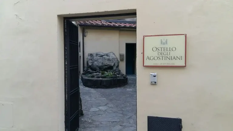 La situazione dell'Ostello degli Agostiniani a Fivizzano - delibera, Fivizzano