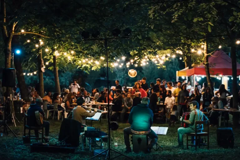 La Luna e il Falò a Pontremoli, teatro, circo e tradizioni - circo, falò