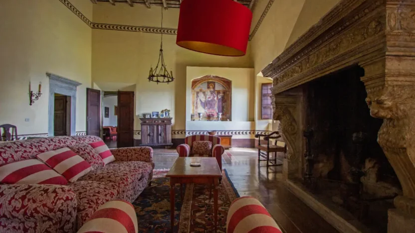 Il castello Malaspina di Monti in notturna -