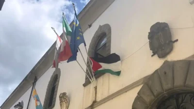 A Fivizzano spunta una bandiera palestinese: solidarietà a chi? - editoriale, israele