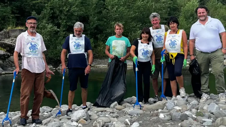 Pulizia del Magra: volontari e istituzioni contro i rifiuti Pulizia del Magra: volontari e istituzioni contro i rifiuti - fiume, magra