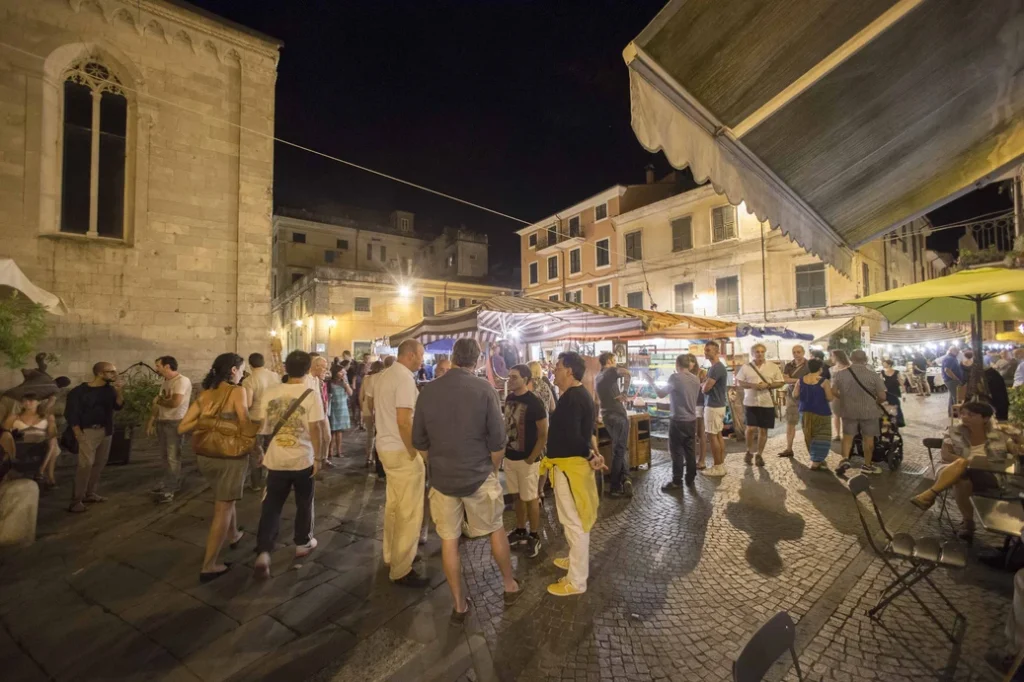 A Sarzana torna la "Soffitta nella Strada" - antiquariato, libri