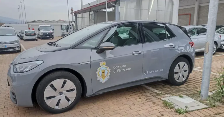 Fivizzano, chiuso il noleggio dell’auto elettrica comunale: un esperimento ecologico a tempo determinato? - auto elettrica, finanziamenti