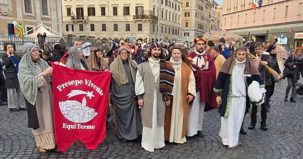 Una delegazione dei figuranti del Presepe di Equi incontra il Papa Una delegazione dei figuranti del Presepe di Equi incontra il Papa - equi terme, presepe