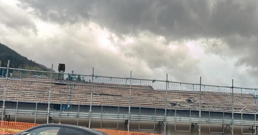 A Fivizzano c’è una “povera scuola senza tetto” A Fivizzano c'è una "povera scuola senza tetto" - asilo, Fivizzano