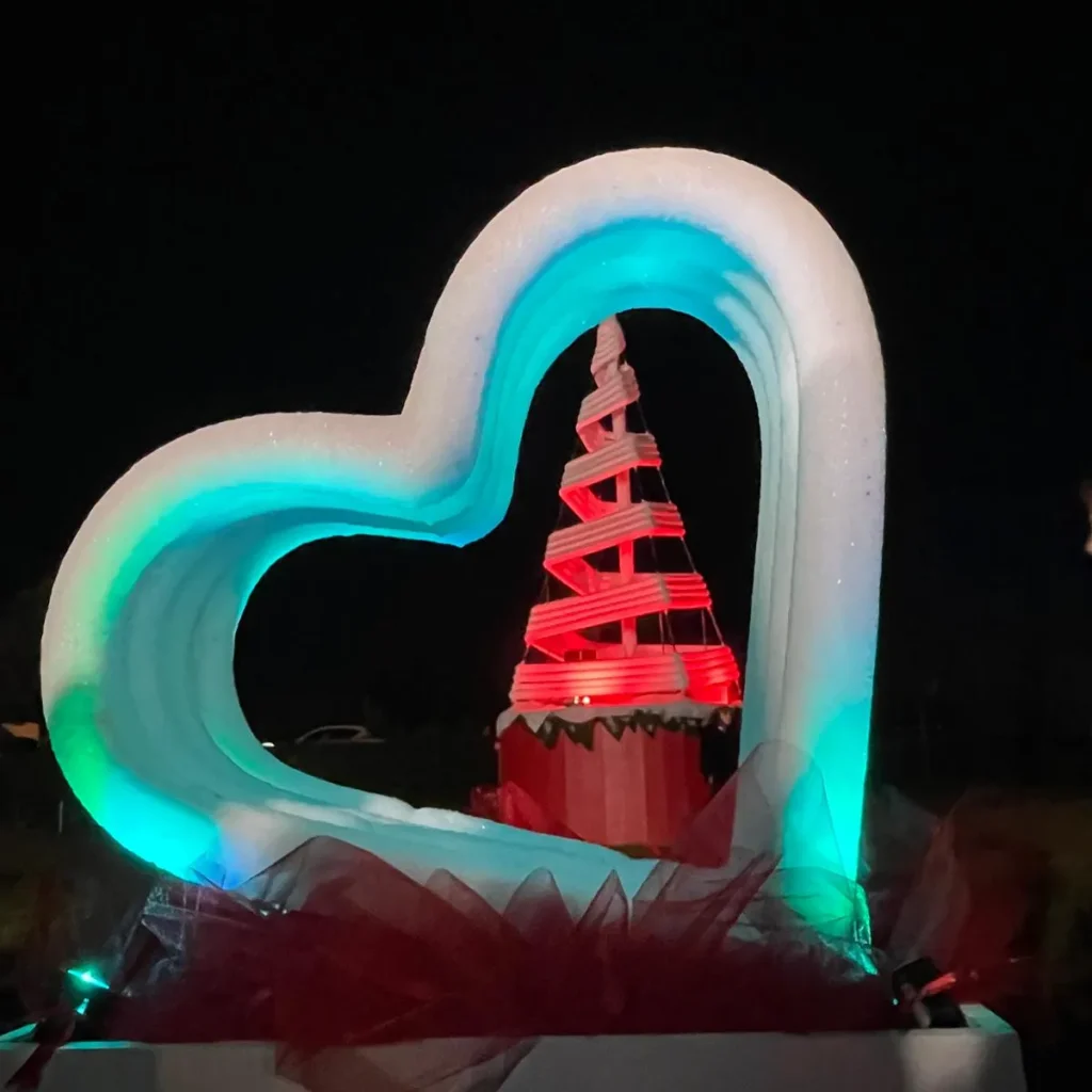 Un albero di ghiaccio per i pazienti dell'Ospedale del cuore e tutta la comunità - monasterio, musica