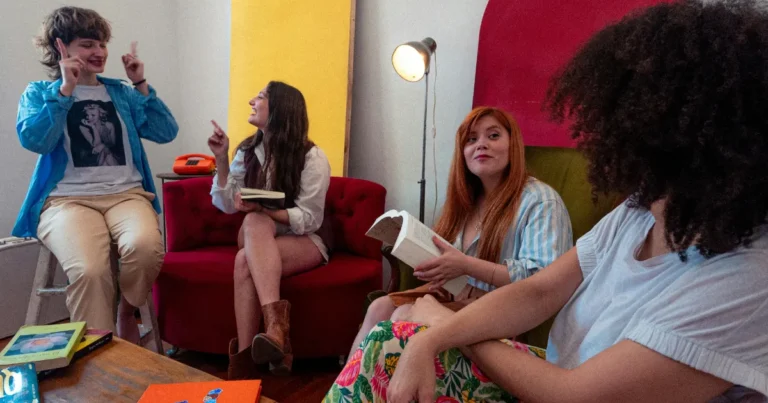 Convivialità casalinga: perché invitiamo sempre più spesso persone a casa Convivialità casalinga: perché invitiamo sempre più spesso persone a casa - casa, giochi