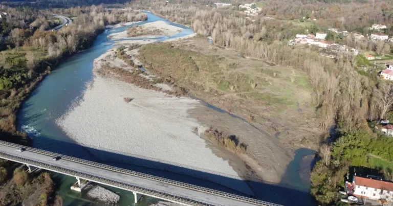 Concluso intervento sul Magra a Tresana, rimosse alcune piante lungo l'alveo del fiume - fiume, magra