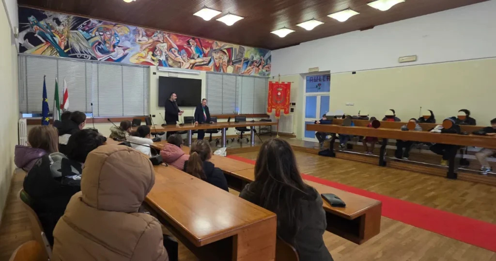 Educazione civica in pratica: gli studenti di Albiano a lezione di democrazia in Comune -