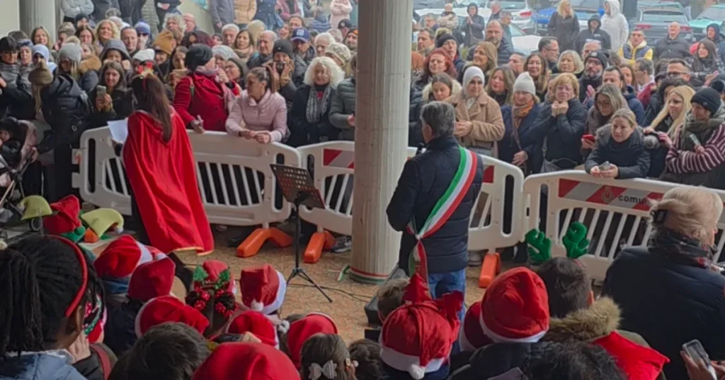 Ad Aulla gli auguri di Natale degli alunni della Scuola Primaria alla popolazione - Aulla, Natale