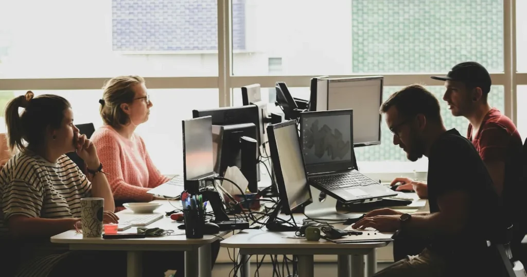 Crescere nel digitale: al via il corso gratuito “Navigare le professioni digitali” in Accademia - accademia, digitale