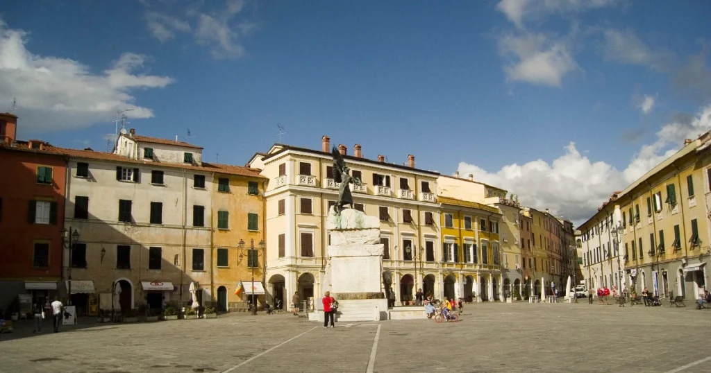A Sarzana arriva "Aspettando... parole in piazza", presentato dall'avvocato Annamaria Bernardini de Pace - de pace, parole