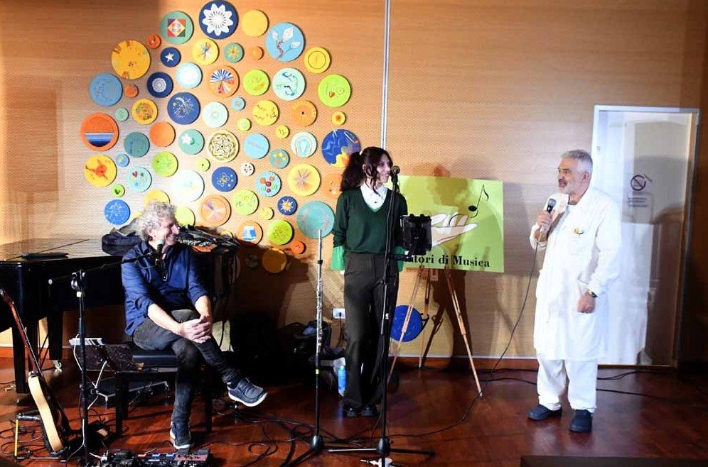 “Donatori di Musica”: applausi e consensi per Andrea e Silvia Vezzoni all'ospedale “Apuane” - apuane, donatori