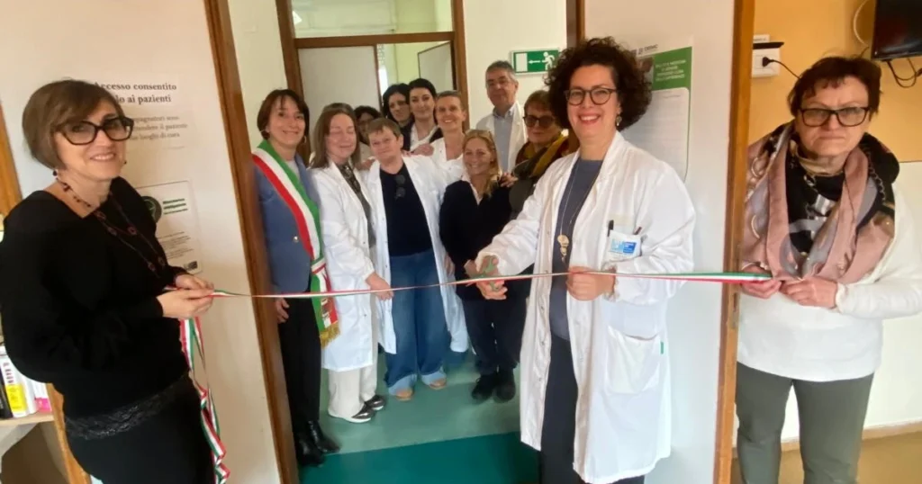 Nuovi arredi per il DH oncologico di Pontremoli grazie all'associazione “Il volto della speranza” - day hospital, Pontremoli