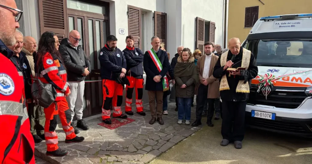Inaugurazione nuova ambulanza 118 nella Valle del Lucido con autorità locali