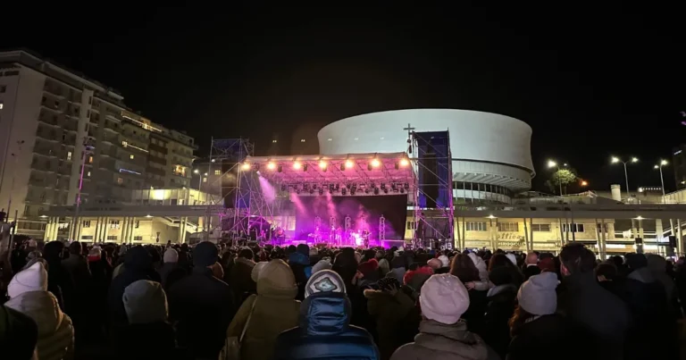 Un Capodanno da tutto esaurito alla Spezia: in piazza Europa per i Negrita e i Crazy 90s oltre 10mila persone  - capodanno, la spezia