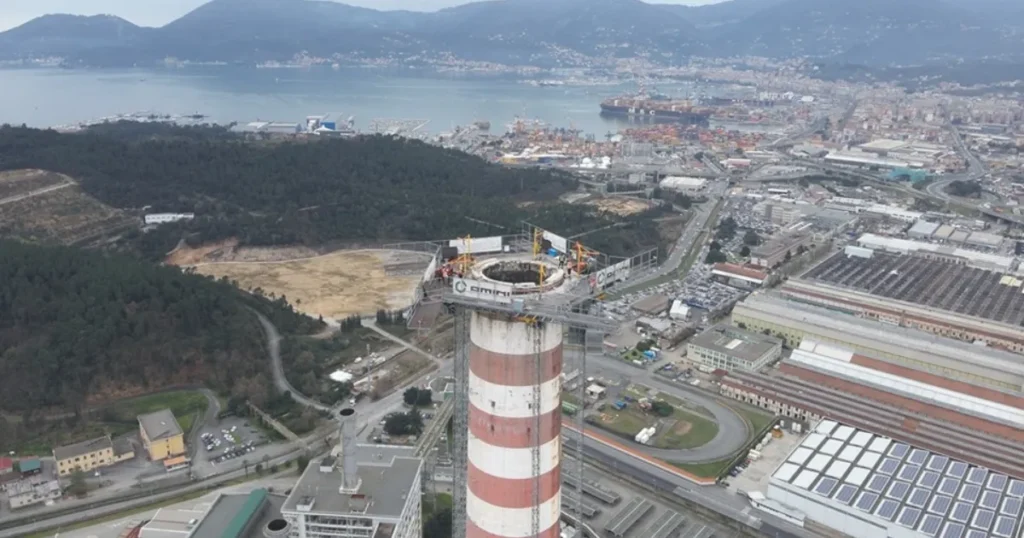 La Spezia: centrale “Eugenio Montale”, avviato il processo di demolizione della ciminiera - centrale, ciminiera