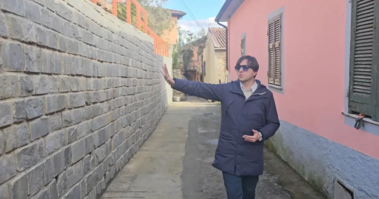 Muro interno all'abitato del borgo di Canala, in primavera l'inaugurazione - canala, Inaugurazione