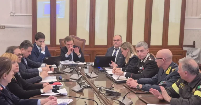 Riunione del Comitato Provinciale per l’Ordine e la Sicurezza Pubblica a Massa, con Prefetto e forze dell’ordine per misure anti-degrado