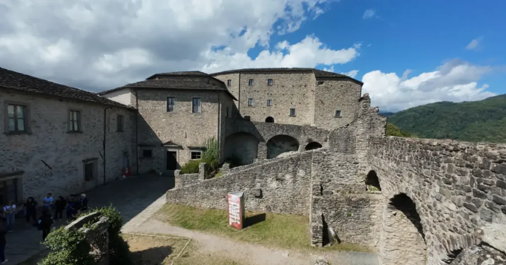 Primavera 2026 alla scoperta di castelli e fortezze con le visite guidate di Sigeric Primavera 2026 alla scoperta di castelli e fortezze con le visite guidate di Sigeric - castelli, fortezze