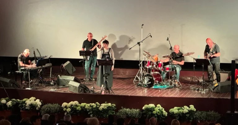 Grande successo a Massa per il concerto benefico degli “Alter Ego”: solidarietà e musica per l’ANED   - Massa