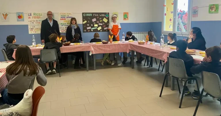 Green Food Week: le scuole della Lunigiana aderiscono alla settimana dedicata al cibo a km 0 – Immagine dell'articolo Green Food Week: le scuole della Lunigiana aderiscono alla settimana dedicata al cibo a km 0 - scuole