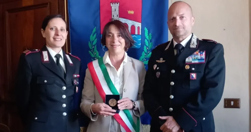 Il maresciallo maggiore Gabriella Illuzzi lascia la stazione Carabinieri di Pontremoli Il maresciallo maggiore Gabriella Illuzzi lascia la stazione Carabinieri di Pontremoli - carabionieri, Illuzzi