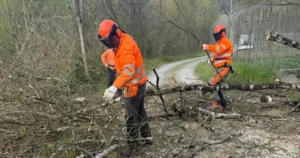 Le attività degli operai dell'Unione di Comuni Montana Lunigiana nel mese di aprile - lunigiana, operai
