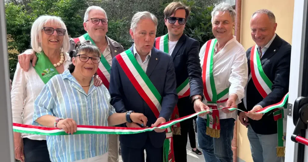 Inaugurazione struttura Dopo di Noi a Quercia di Aulla, taglio del nastro con sindaco e famiglie
