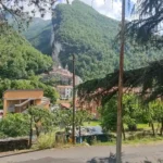 Veduta di Equi Terme in un giorno di sole