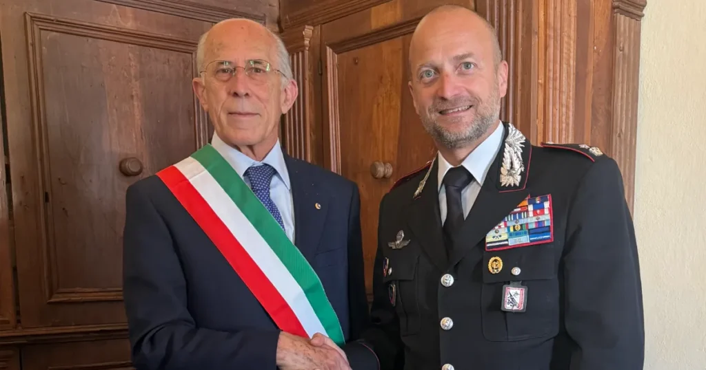Il Sindaco di Pontremoli incontra il Comandante della Compagnia dei Carabinieri Il Sindaco di Pontremoli incontra il Comandante della Compagnia dei Carabinieri - carabinieri, comandante