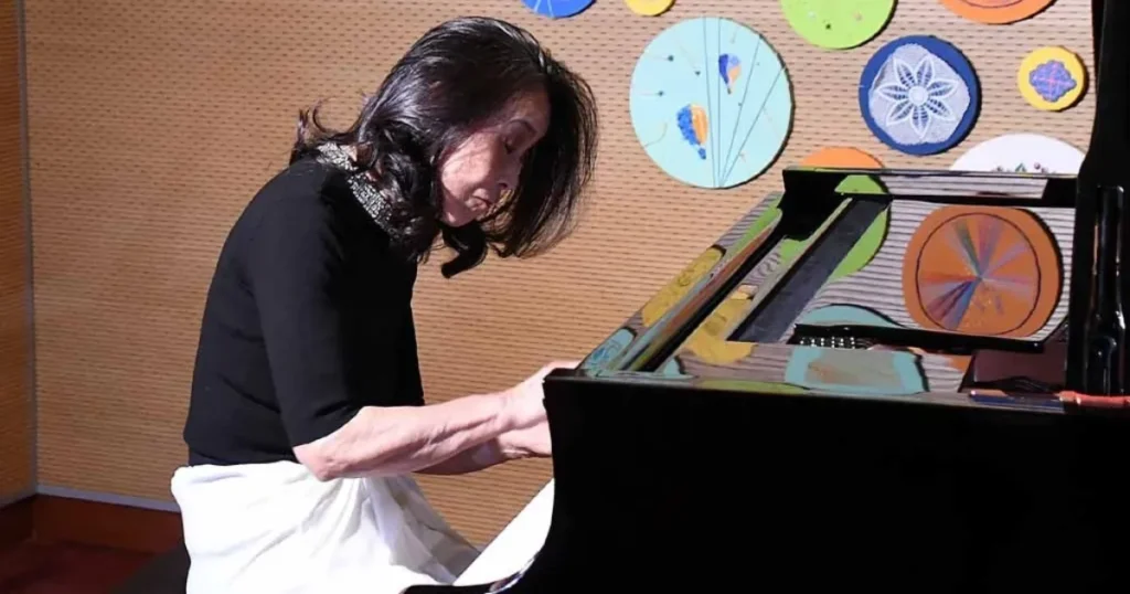 La pianista Sumiko Hojo all'ospedale Apuane per Donatori di musica - mambrini, massa