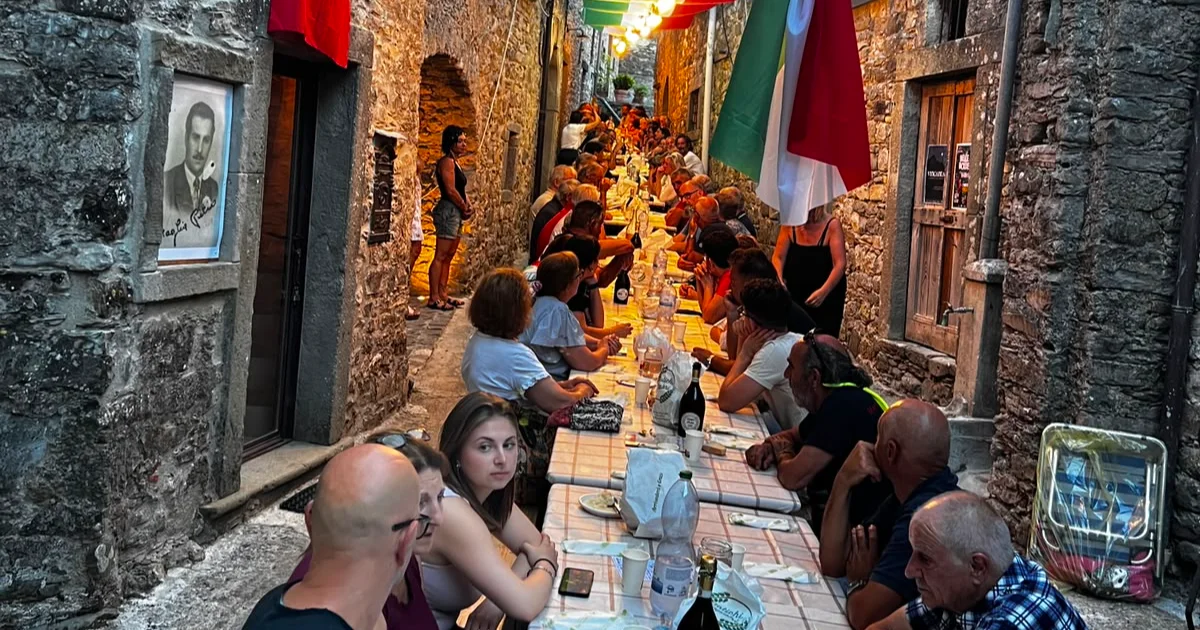 tavolata per la pastasciutta antifascista