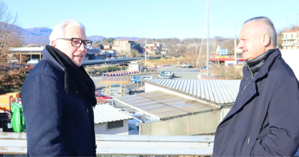 Martelloni e Sodini davanti al cantiere sul torrente Civiglia