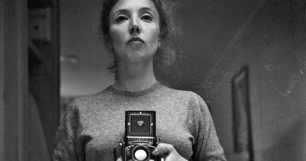 Oriana Fallaci, autoscatto con Rolleiflex