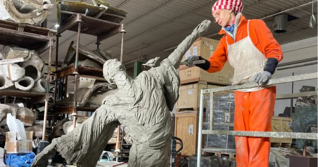 Lerici, arriva “La danza della Rivelazione”: la scultura di Vivianne Duchini per gli 800 anni di San Francesco scultura "La danza della Rivelazione" di Vivianne Duchini a Lerici